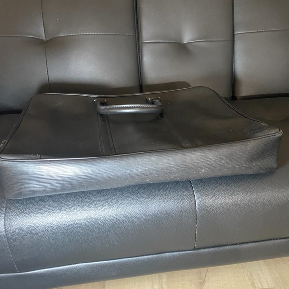 Authentic LOUIS VUITTON epi Porte bag - Picture 5 of 12